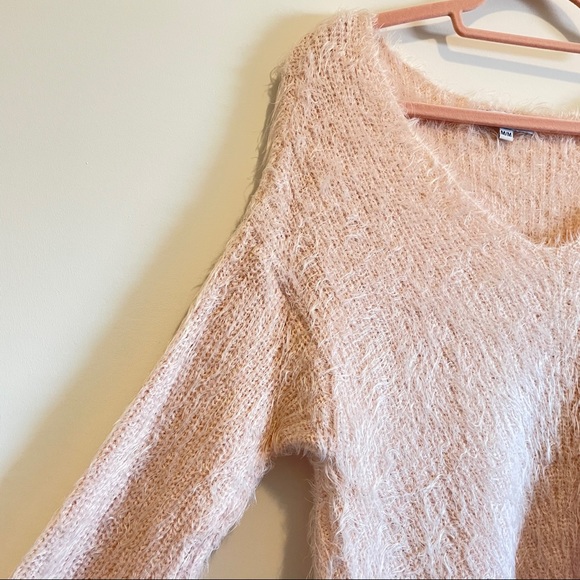 Like new: Ultra Soft V-Neck Drop Sleeve Sweater - Picture 8 of 10